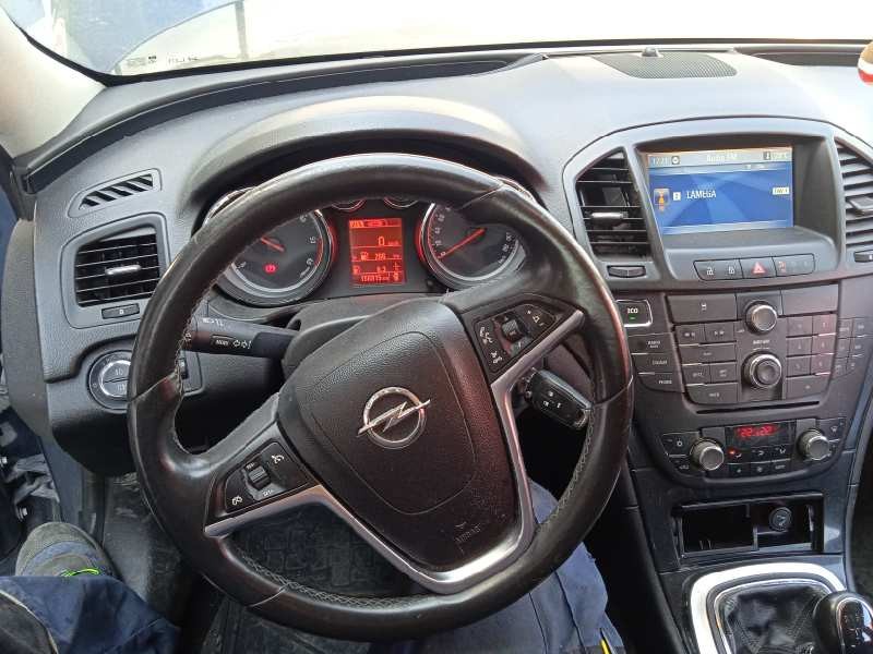 opel insignia berlina del año 2012