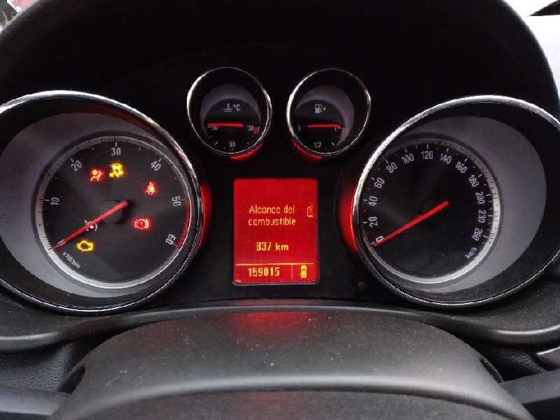 opel insignia berlina del año 2010