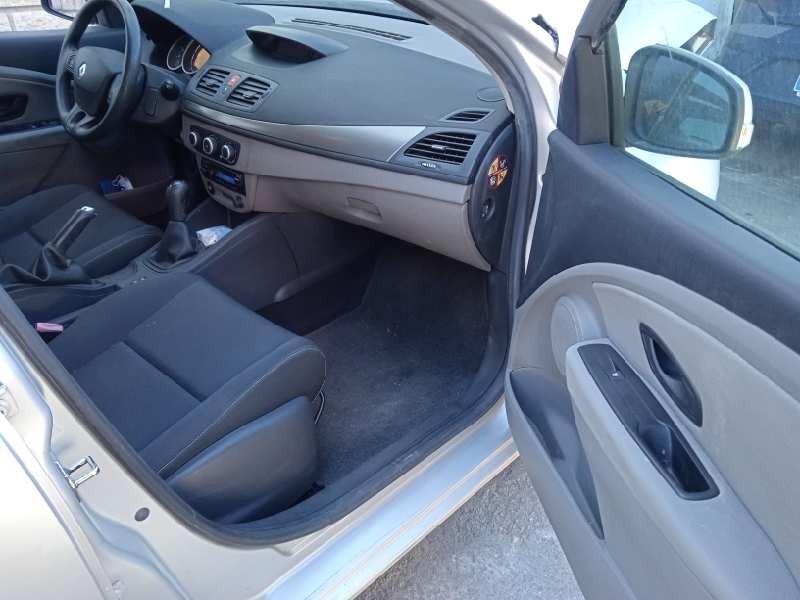 renault megane iii berlina 5 p del año 2010