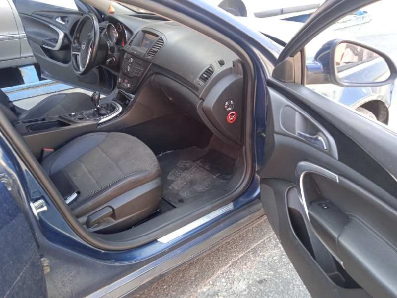 opel insignia berlina del año 2012