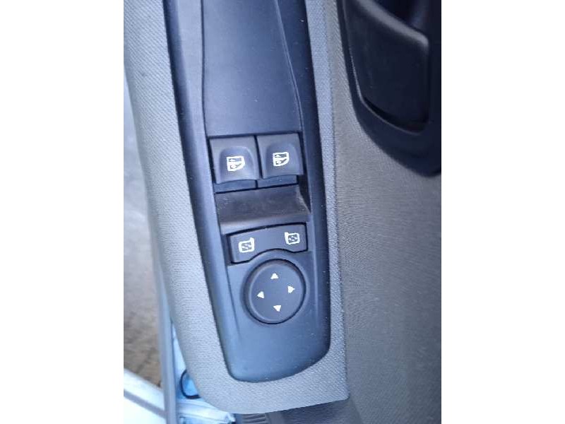 renault megane iii berlina 5 p del año 2010