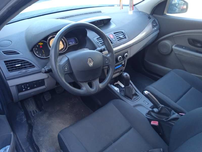 renault megane iii berlina 5 p del año 2010