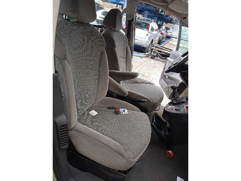 peugeot 807 del año 2006