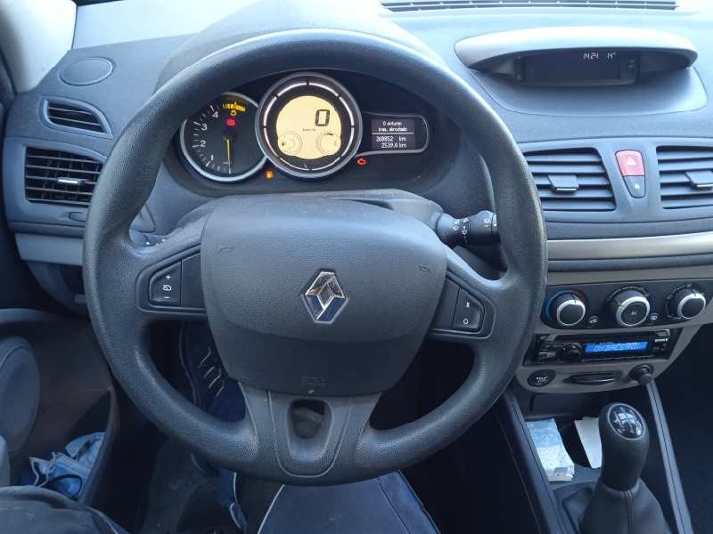 renault megane iii berlina 5 p del año 2010