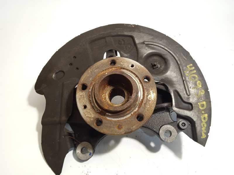 Recambio de mangueta delantera derecha para peugeot 3008 1.6 blue-hdi fap referencia OEM IAM 1647857080  