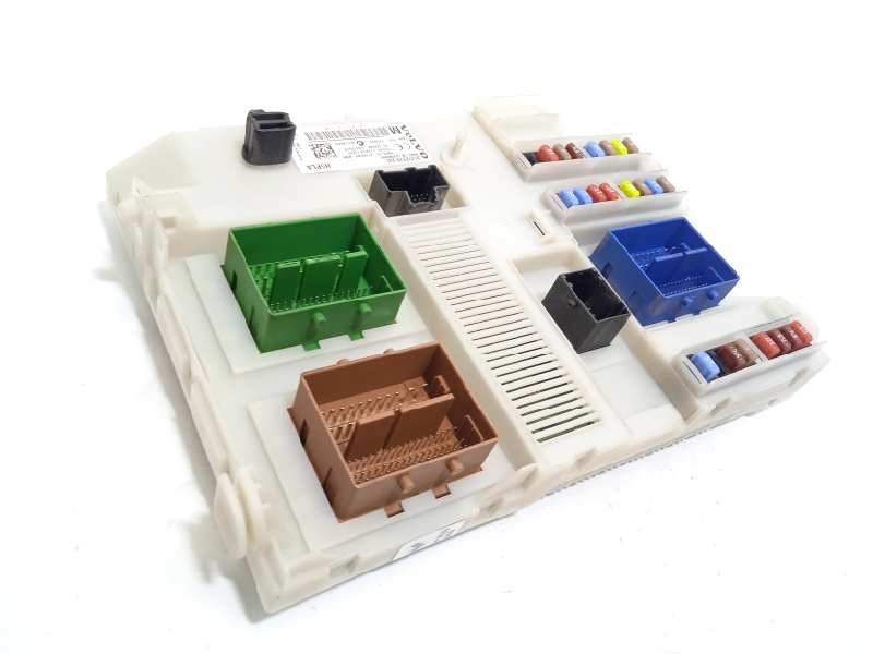 Recambio de caja reles / fusibles para volvo v60 kombi 2.0 diesel cat referencia OEM IAM 31412970  31412970AA