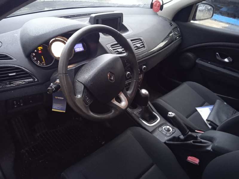 renault megane iii berlina 5 p del año 2010