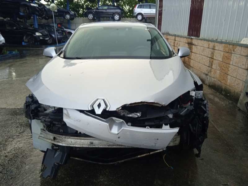 renault megane iii berlina 5 p del año 2010