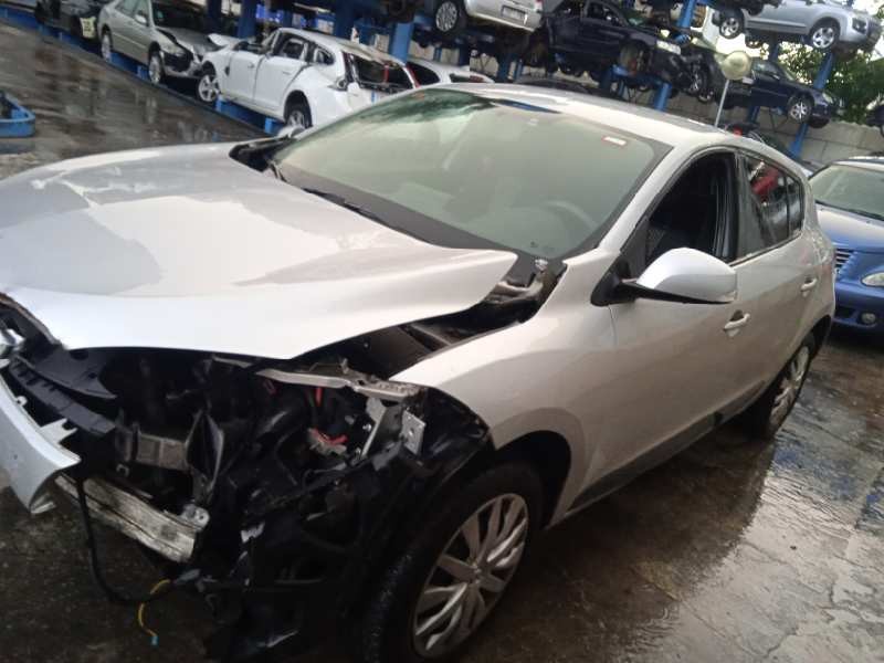 renault megane iii berlina 5 p del año 2010