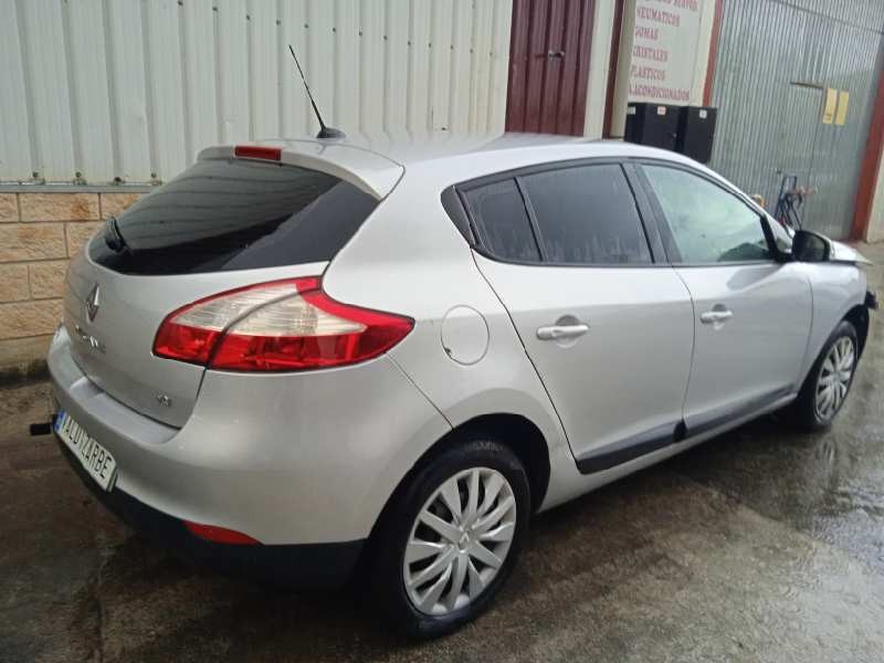 renault megane iii berlina 5 p del año 2010