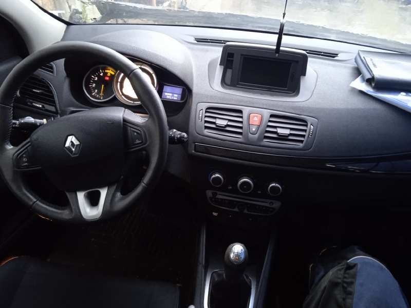 renault megane iii berlina 5 p del año 2010