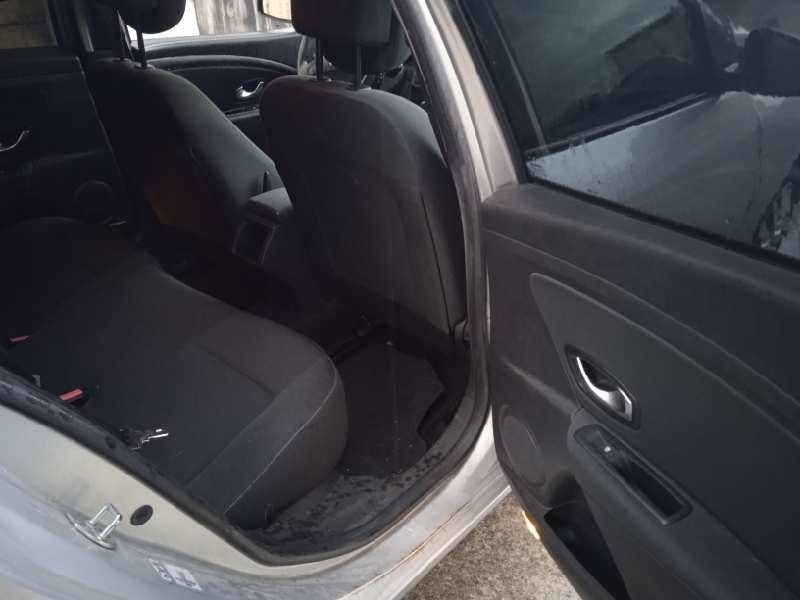 renault megane iii berlina 5 p del año 2010