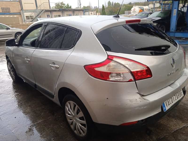 renault megane iii berlina 5 p del año 2010