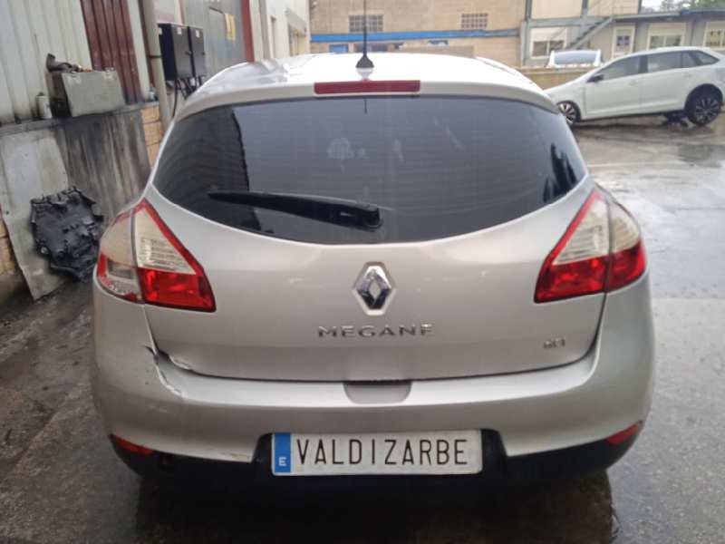 renault megane iii berlina 5 p del año 2010