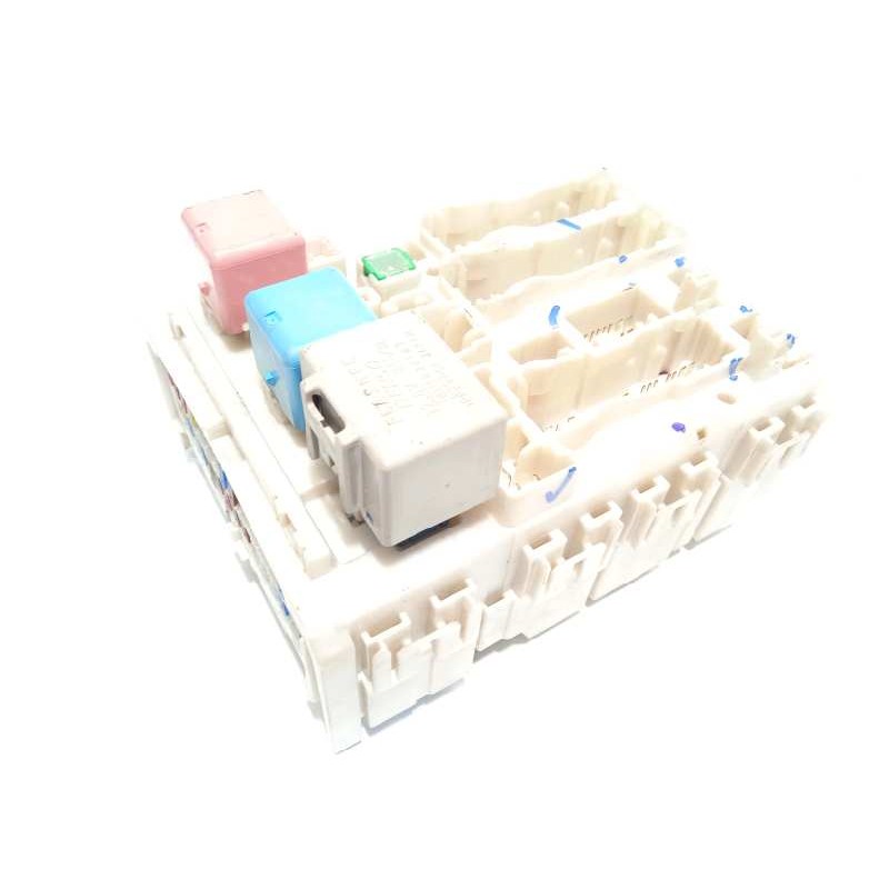 Recambio de caja reles / fusibles para toyota prius (nhw20) basis referencia OEM IAM 8273047290  