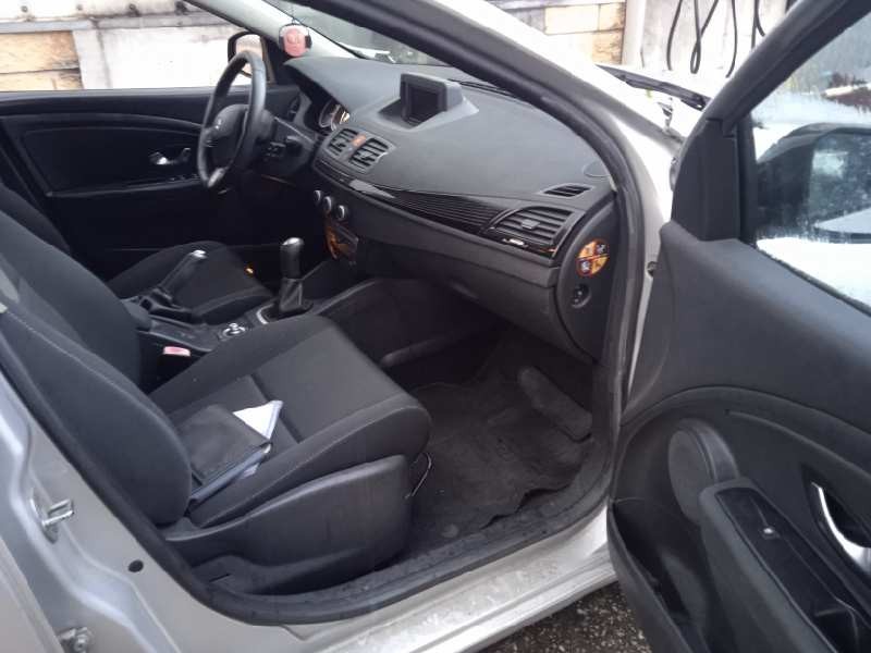 renault megane iii berlina 5 p del año 2010