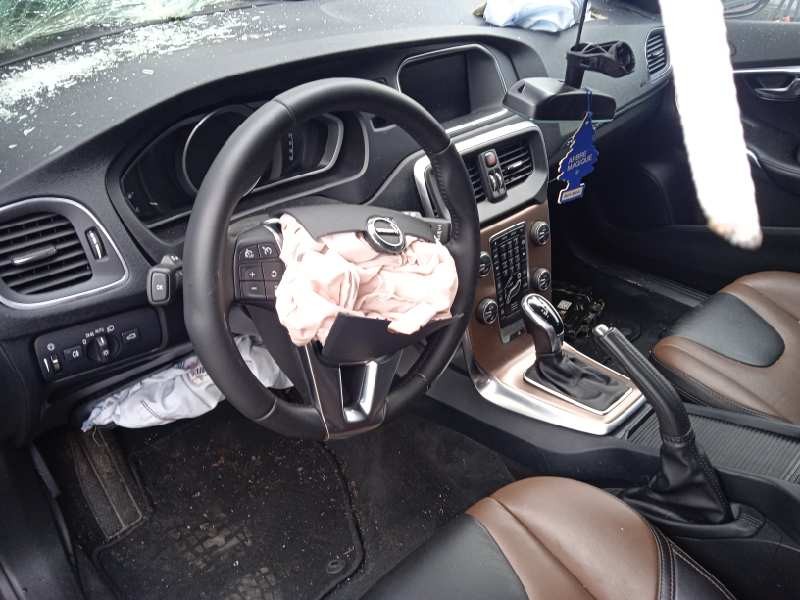 volvo v40 cross country del año 2019