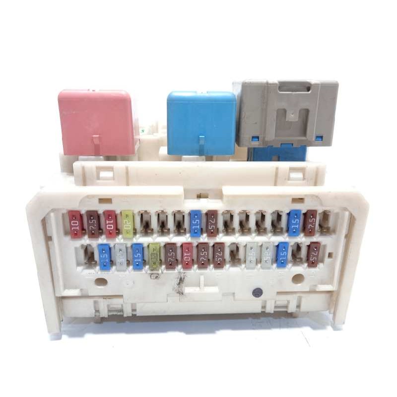 Recambio de caja reles / fusibles para toyota prius (nhw20) basis referencia OEM IAM 8273047290  