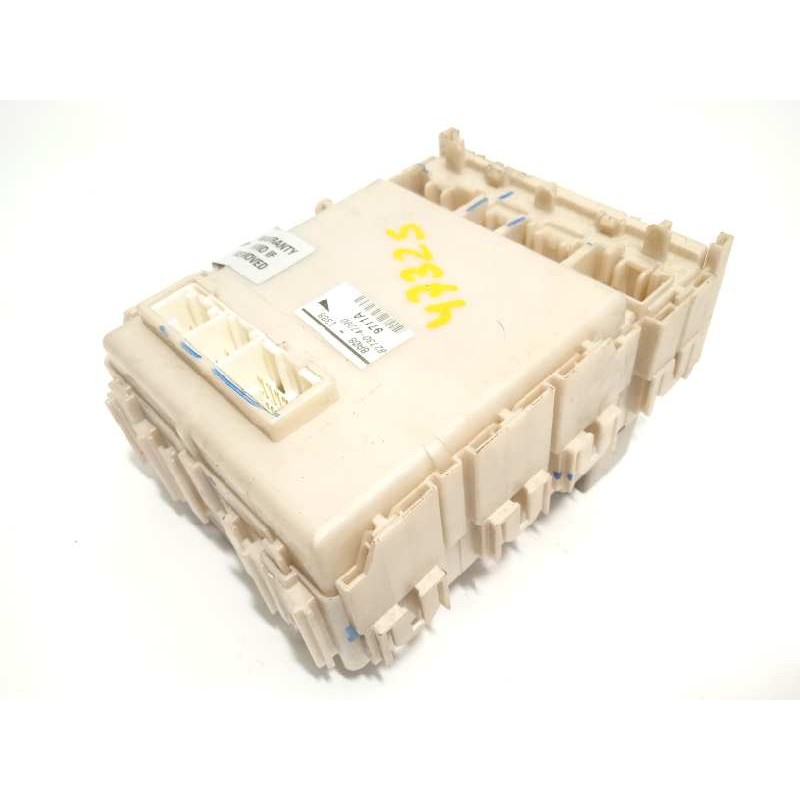 Recambio de caja reles / fusibles para toyota prius (nhw20) basis referencia OEM IAM 8273047290  