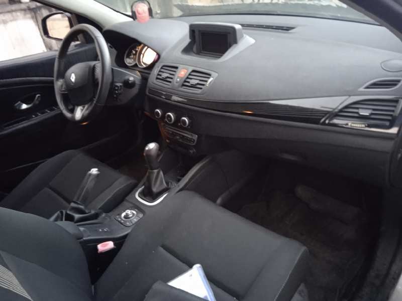 renault megane iii berlina 5 p del año 2010