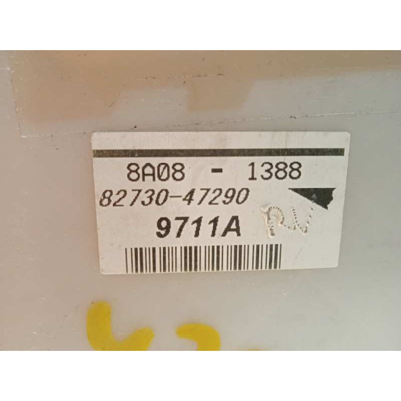 Recambio de caja reles / fusibles para toyota prius (nhw20) basis referencia OEM IAM 8273047290  