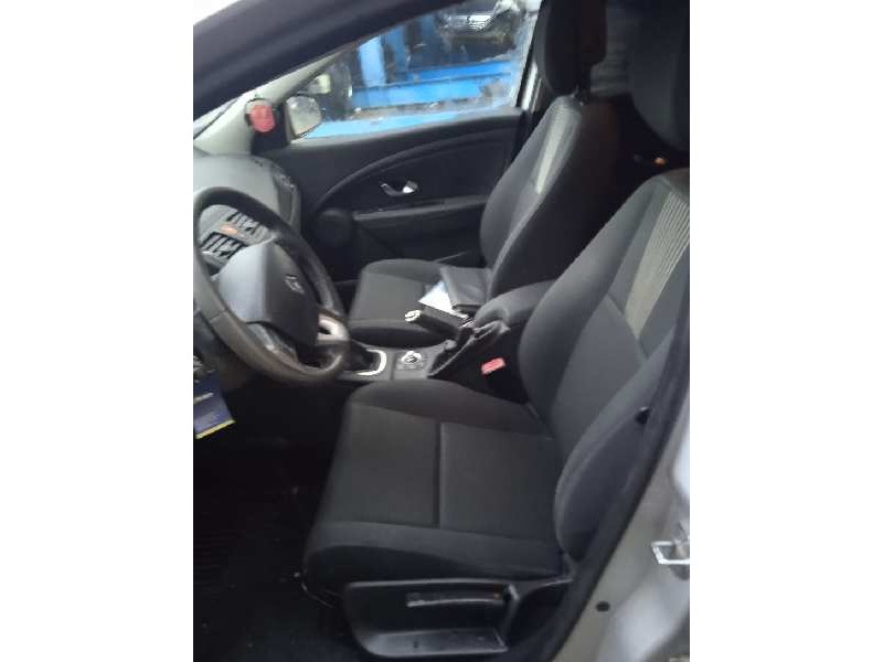 renault megane iii berlina 5 p del año 2010