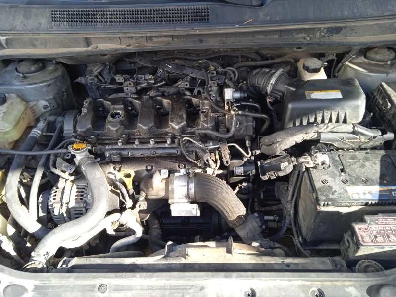 kia carens (un) del año 2010