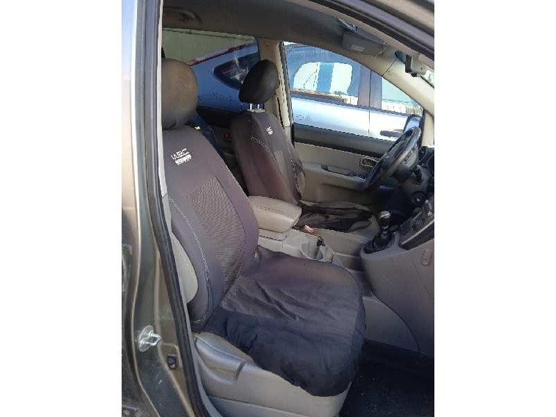 kia carens (un) del año 2010