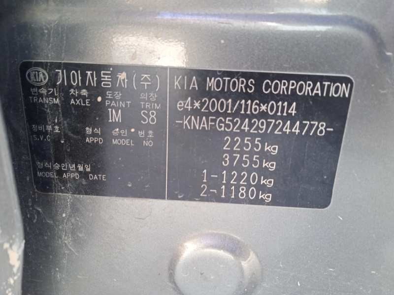 kia carens (un) del año 2010