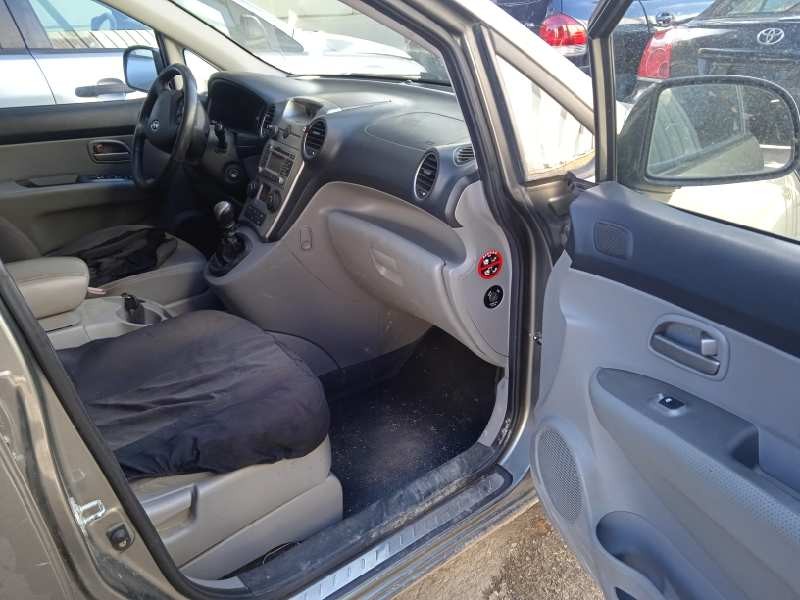 kia carens (un) del año 2010