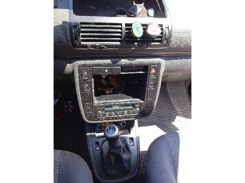 seat alhambra (7v9) del año 2004