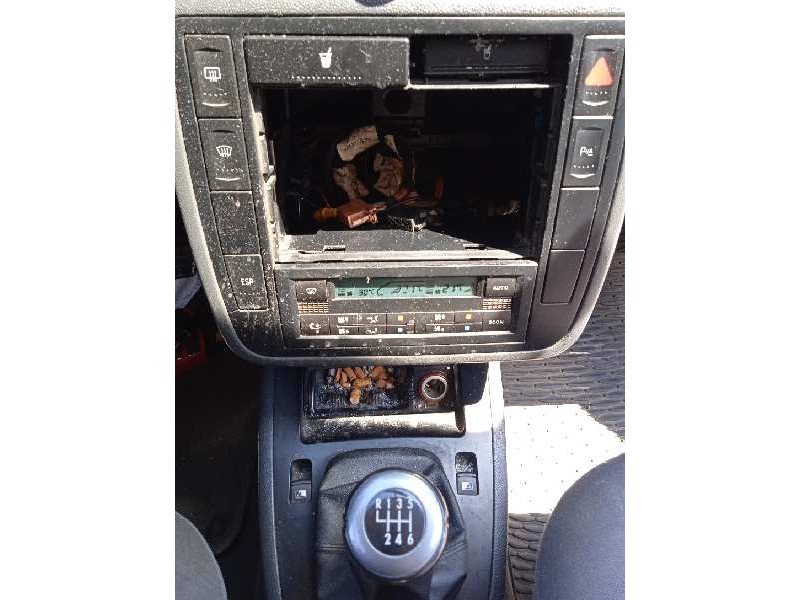 seat alhambra (7v9) del año 2004