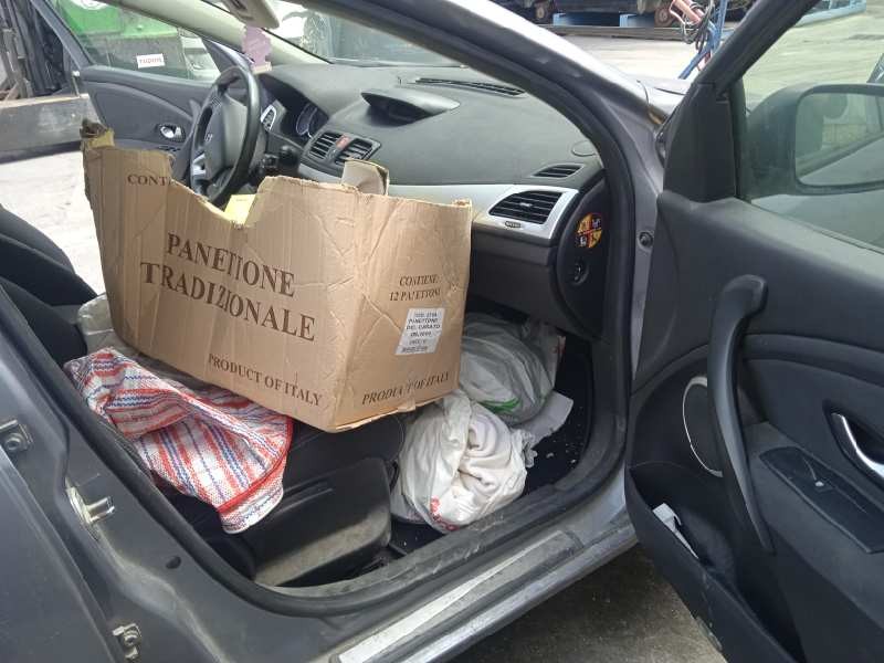 renault megane iii berlina 5 p del año 2009