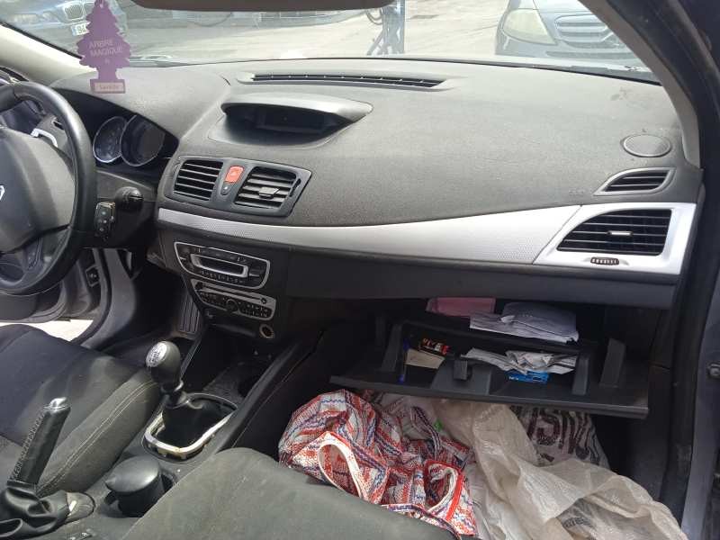 renault megane iii berlina 5 p del año 2009