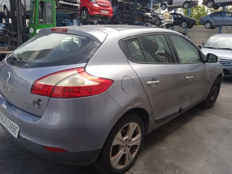 renault megane iii berlina 5 p del año 2009