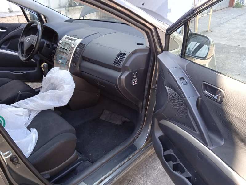 toyota corolla verso (r1) del año 2005
