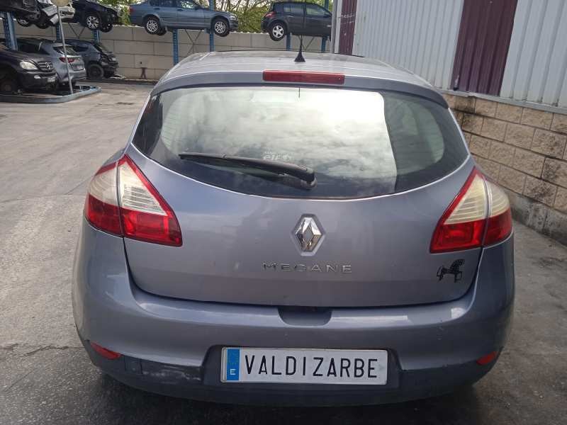 renault megane iii berlina 5 p del año 2009