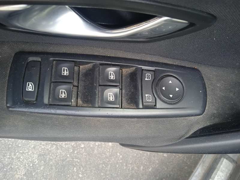 renault megane iii berlina 5 p del año 2009