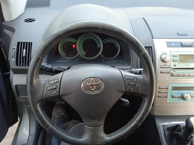 toyota corolla verso (r1) del año 2005