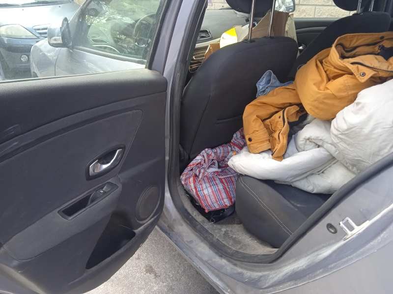 renault megane iii berlina 5 p del año 2009