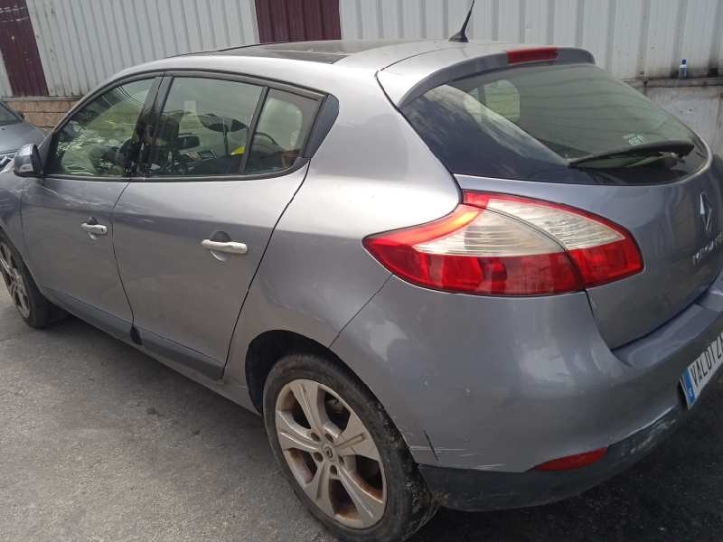 renault megane iii berlina 5 p del año 2009