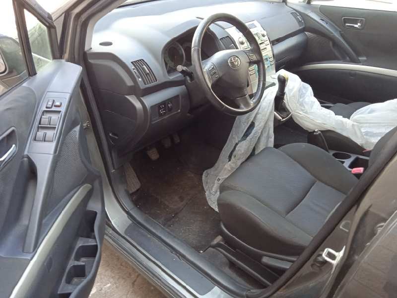 toyota corolla verso (r1) del año 2005