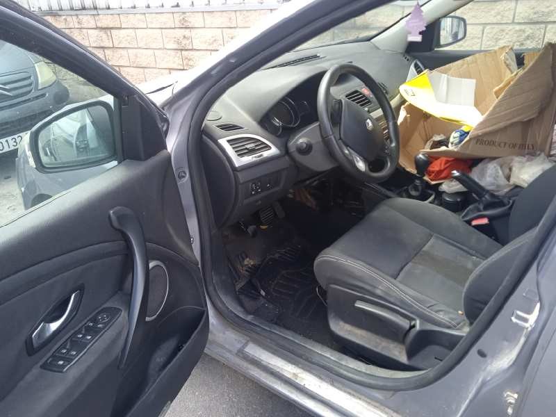 renault megane iii berlina 5 p del año 2009