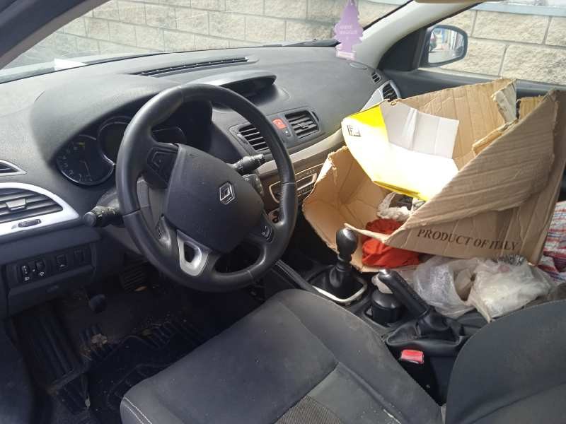 renault megane iii berlina 5 p del año 2009