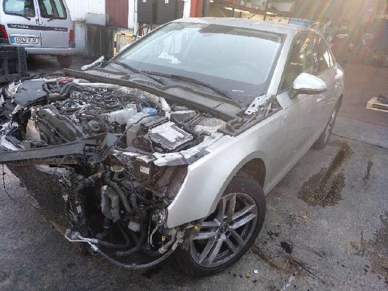 audi a4 berlina (8w2) del año 2016