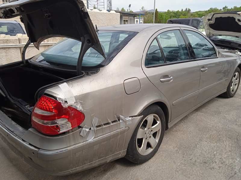 mercedes-benz clase e (w211) berlina del año 2003