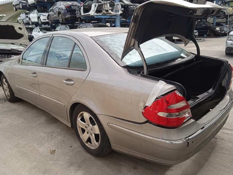 mercedes-benz clase e (w211) berlina del año 2003