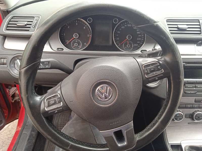 volkswagen passat variant (365) del año 2013