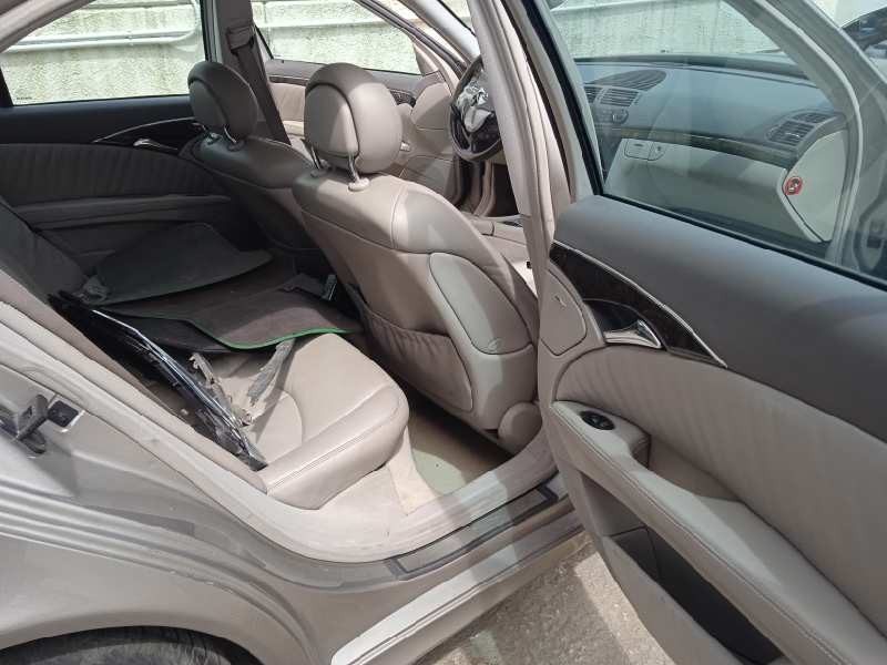 mercedes-benz clase e (w211) berlina del año 2003