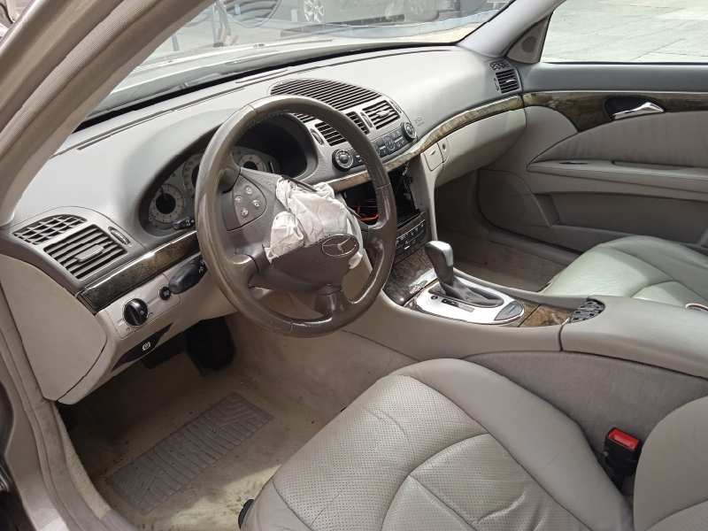 mercedes-benz clase e (w211) berlina del año 2003